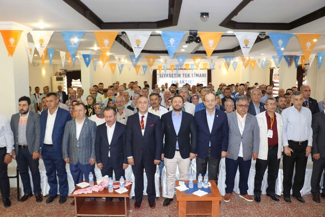 ak-parti-rize-iyidere-6.-olagan-ilce-kongresinde-mevcut-baskan-telat-tufekci,-yeniden-baskanliga-secildi-(1).jpg