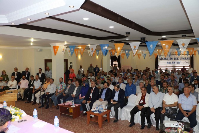 ak-parti-rize-iyidere-6.-olagan-ilce-kongresinde-mevcut-baskan-telat-tufekci,-yeniden-baskanliga-secildi-(4).jpg
