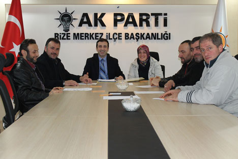 ak-parti-rize-merkez-ilce--mahalle-ve-koy-toplantilarina-hiz-verdi-2.jpg