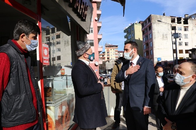 ak-parti-rize-merkez-ilce-baskani-burak-ak,-yenikoy-mahallesinde-esnaf-ziyaretlerinde-bulundu-(8).jpg
