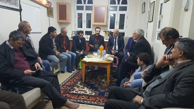 ak-parti-rize-merkez-ilce-baskani-sadettin-turut,-kale-ve-halatcilar-mahallesi’ni-ziyaret-ederek,-mahalle-halkiyla-istisarede-toplantisi-gerceklestirdi-(2).jpg