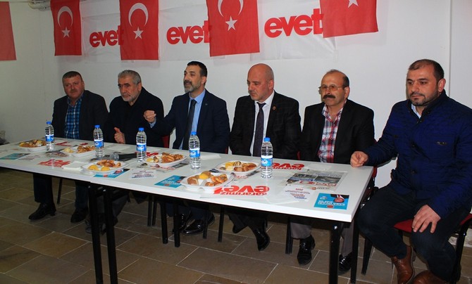 ak-parti-rize-merkez-ilce-baskani-sadettin-turut-ve-rize-belediye-baskan-yardimcilari-sultan-yilmaz,-coskun-yegen,-referandum-bilgilendirme-toplantilarina-eminettin-ve-piricelebi-mahallesiyle-devam-etti-(4)-001.jpg