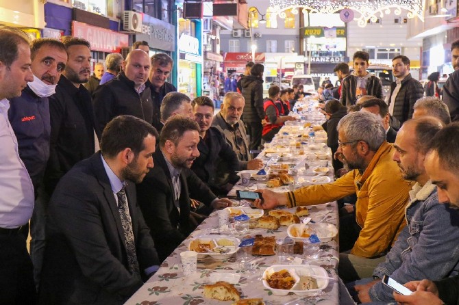 ak-parti-rize-merkez-ilce-baskanligi-kent-merkezindeki-yali-caddesinde-iftar-programi-gerceklestirdi-8.jpg