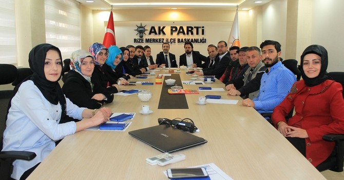 ak-parti-rize-merkez-ilce-yonetimleriyle-bir-araya-geldi-(3).jpg