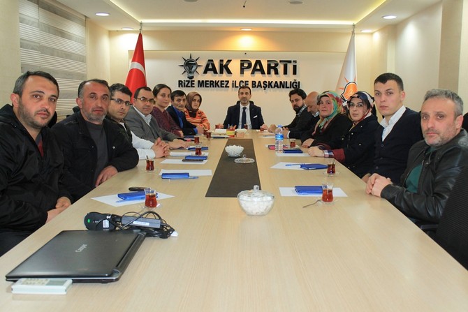 ak-parti-rize-merkez-ilce-yonetimleriyle-bir-araya-geldi-(4).jpg