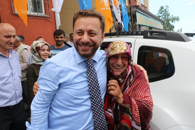 ak-parti-rize-milletvekili-adayi-muhammed-avci,-rizede-secim-calismalarinda-(5).jpg