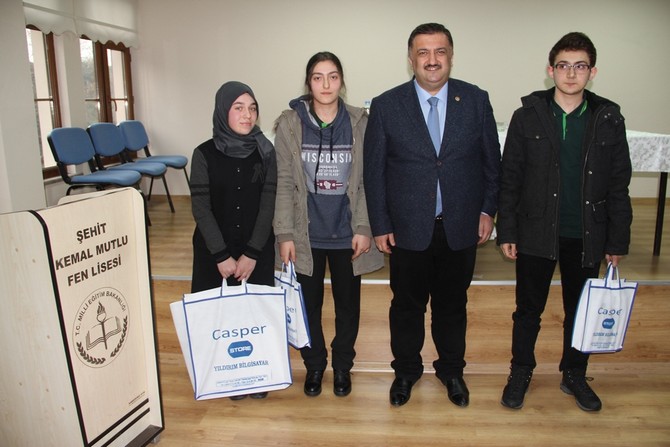 ak-parti-rize-milletvekili-hasan-karal,-basarili-ogrencileri-odullendirdi-(4).jpg