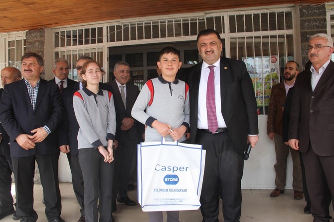 ak-parti-rize-milletvekili-hasan-karal-basarili-ogrencileri-odullendirmeye-devam-ediyor-(13).jpg