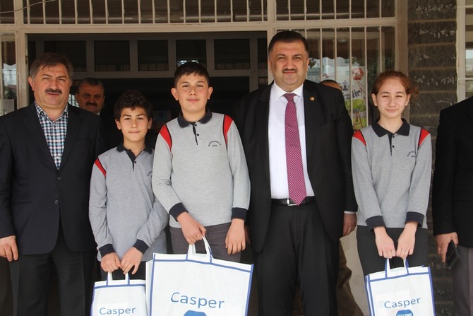 ak-parti-rize-milletvekili-hasan-karal-basarili-ogrencileri-odullendirmeye-devam-ediyor-(16).jpg