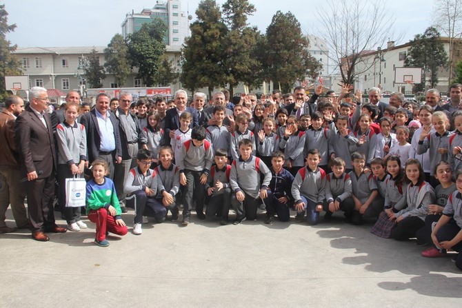 ak-parti-rize-milletvekili-hasan-karal-basarili-ogrencileri-odullendirmeye-devam-ediyor-(19).jpg