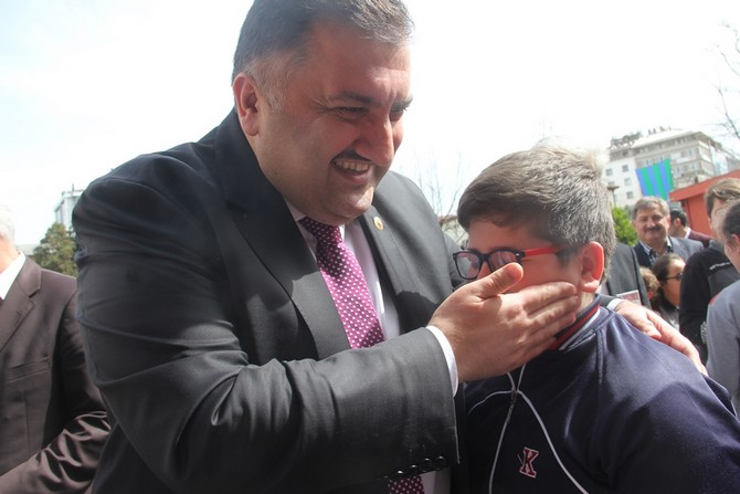 ak-parti-rize-milletvekili-hasan-karal-basarili-ogrencileri-odullendirmeye-devam-ediyor-(22).jpg