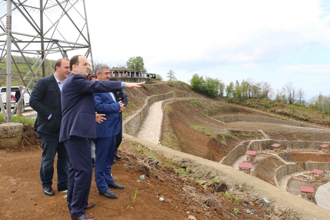 ak-parti-rize-milletvekili-hikmet-ayar-rize’de--duzenledigi-programlarla-bazi-insaati-devam-eden-yatirimlari-yerinde-inceledi-ve-cesitli-teskilat-toplantilara-katilarak-sureci-degerlendirdi-(2).jpg