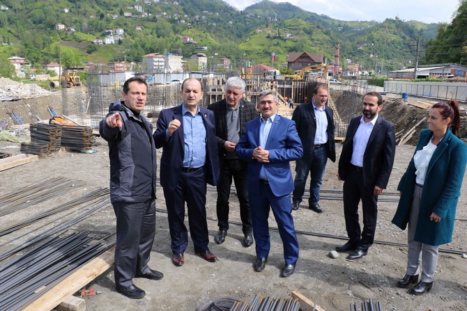ak-parti-rize-milletvekili-hikmet-ayar-rize’de--duzenledigi-programlarla-bazi-insaati-devam-eden-yatirimlari-yerinde-inceledi-ve-cesitli-teskilat-toplantilara-katilarak-sureci-degerlendirdi-(5).jpg