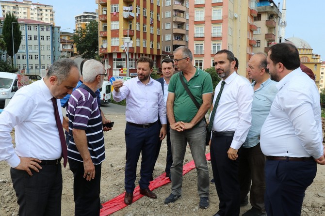 ak-parti-rize-milletvekili-muhammed-avci,-ak-parti-rize-il-baskani-ishak-alim-ve-rize-belediye-baskani-rahmi-metin,-rize-merkezde-esnaf-ziyareti-yaparak-devam-eden-projelerde-incelemelerde-bulundu-(9).jpg