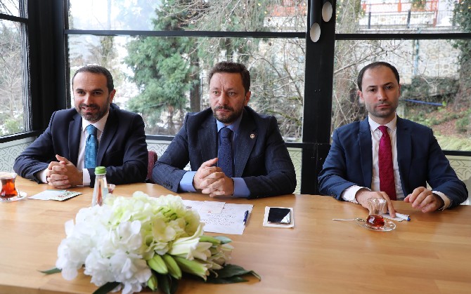 ak-parti-rize-milletvekili-muhammed-avci-ak-parti-rize-il-baskani-ishak-alim-ve-baskan-yardimcisi-abdullah-oguz-hut-(1).jpg