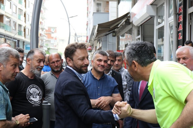 ak-parti-rize-milletvekili-muhammed-avci-merkez-ilce-baskani-burak-ak-ile-birlikte-eminettin-mahallesinde-esnaf-ziyaretinde-bulundu-5.jpg