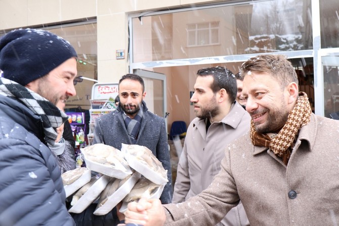 ak-parti-rize-milletvekili-muhammed-avci-merkez-ilce-baskani-burak-ak-ile-birlikte-esnaf-ziyareti-yaparak-vatandaslarla-bir-araya-geldi-13.jpg