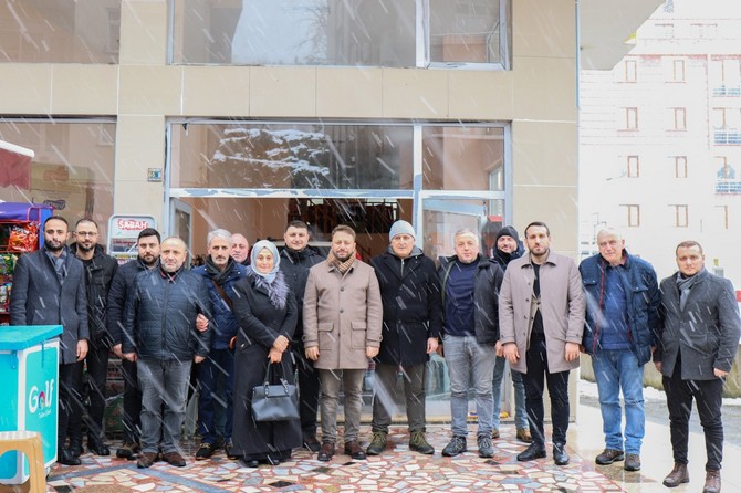 ak-parti-rize-milletvekili-muhammed-avci-merkez-ilce-baskani-burak-ak-ile-birlikte-esnaf-ziyareti-yaparak-vatandaslarla-bir-araya-geldi-7.jpg