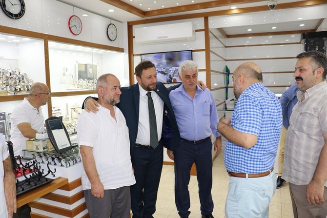 ak-parti-rize-milletvekili-muhammed-avci-rize-merkez’de-esnaf-ziyareti-yaparak-vatandaslarla-bir-araya-geldi-(3).jpg