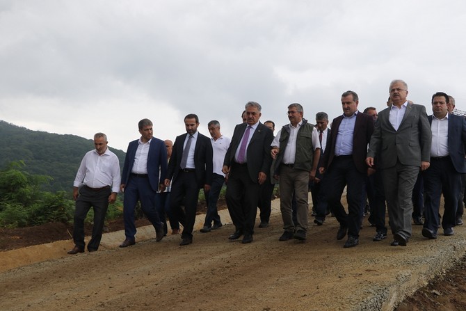 ak-parti-rize-milletvekilleri-sahada-incelemelerde-(7).jpg