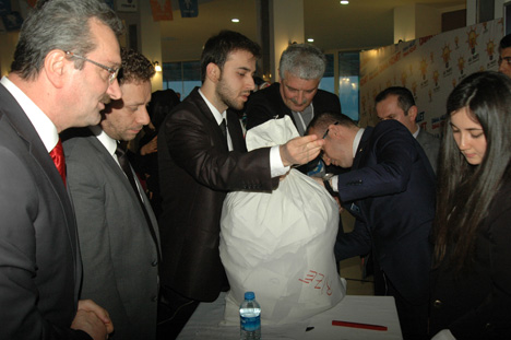 ak-parti-rize-temayul-yoklamasi-4.20150301171906.jpg