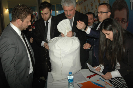 ak-parti-rize-temayul-yoklamasi-5.20150301171853.jpg