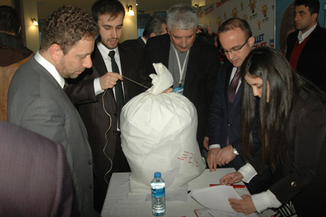 ak-parti-rize-temayul-yoklamasi-9.20150301174931.jpg