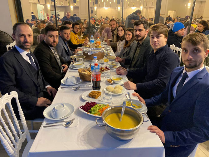 ak-parti-rize-teskilat-iftarinda-bulustu-10-001.jpg