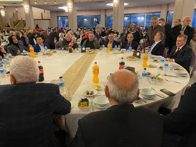ak-parti-rize-teskilat-iftarinda-bulustu-19-001.jpg