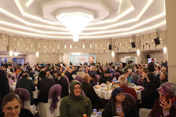 ak-parti-rize-teskilat-iftarinda-bulustu-2.jpg