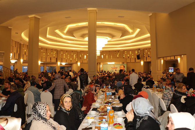 ak-parti-rize-teskilat-iftarinda-bulustu-4.jpg