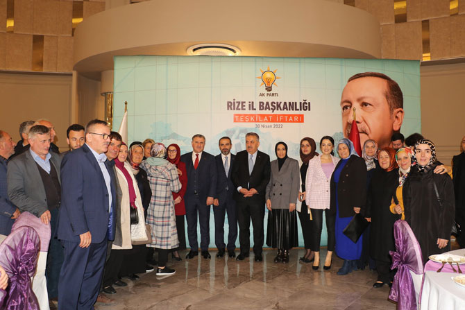 ak-parti-rize-teskilat-iftarinda-bulustu-7-001.jpg