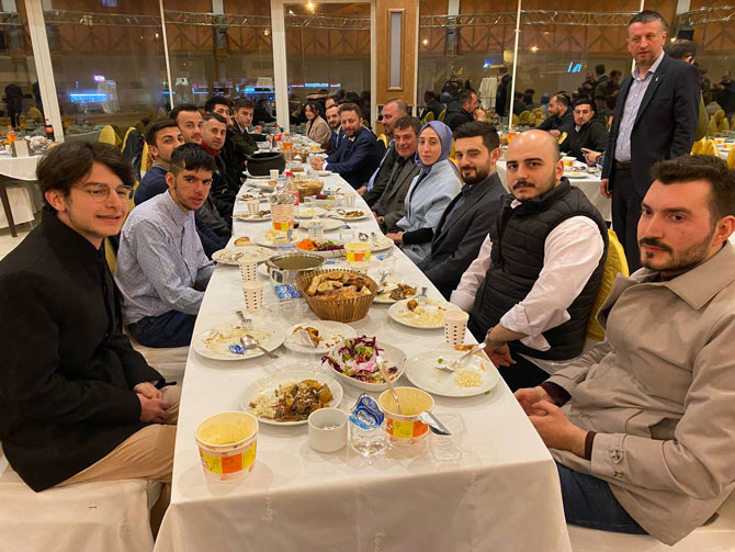 ak-parti-rize-teskilat-iftarinda-bulustu-7.jpg