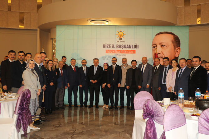 ak-parti-rize-teskilat-iftarinda-bulustu-8-001.jpg