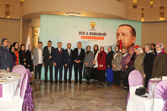 ak-parti-rize-teskilat-iftarinda-bulustu-9-001.jpg
