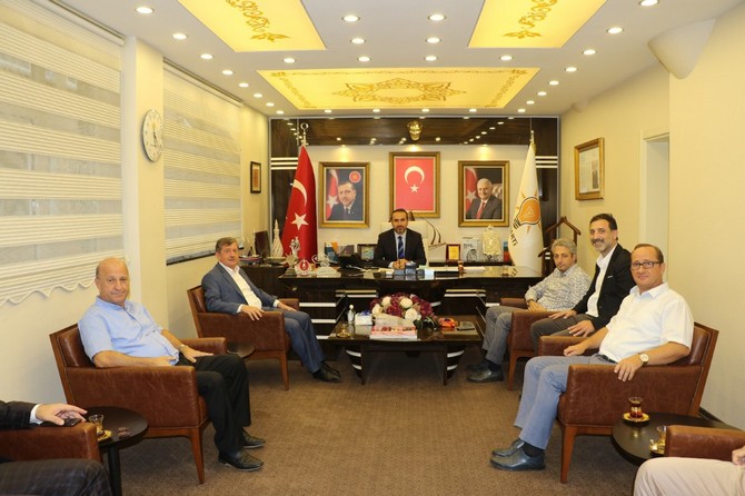ak-parti-trabzon-il-baskani-haydar-revi-ak-parti-rize-il-baskanligina-atanan-ishak-alimi-makaminda-ziyaret-ederek-tebrik-etti-(3).jpg