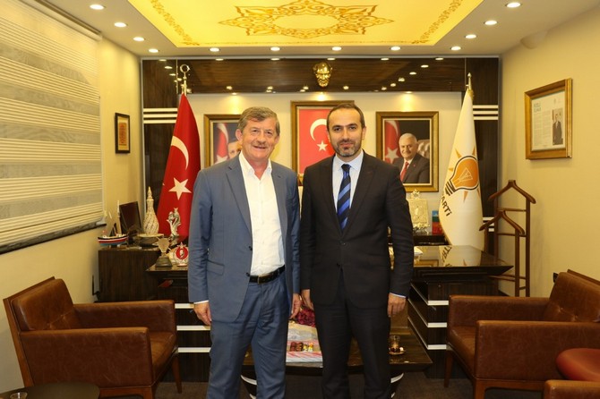 ak-parti-trabzon-il-baskani-haydar-revi-ak-parti-rize-il-baskanligina-atanan-ishak-alimi-makaminda-ziyaret-ederek-tebrik-etti-(4).jpg