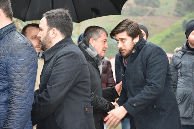 ak-parti-trabzon-il-baskani-haydar-revinin-annesi-husniye-revinin-cenazesi-(2).jpg