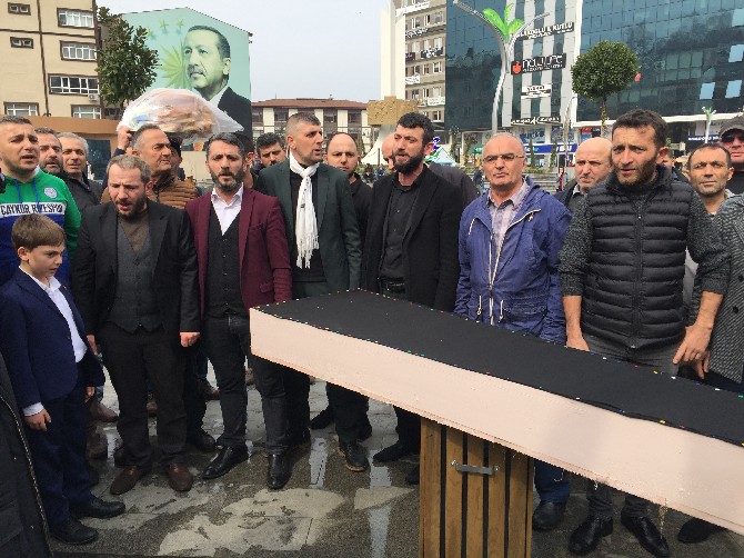 ak-partiden-deva-partisine-gecen-partililer-icin-tabutlu-eylem-(11).jpg