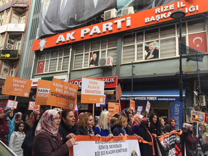ak-partili-kadinlar-rizede-kadina-siddete-karsi-yurudu-(7).jpg