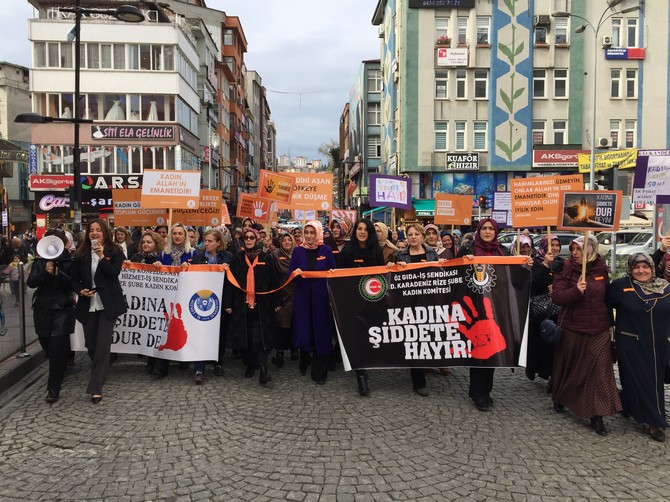 ak-partili-kadinlar-rizede-kadina-siddete-karsi-yurudu-(8).jpg