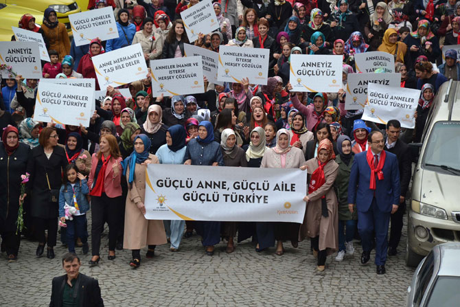 ak-partili-kadinlardan-rize’de-anneler-gunu-yuruyusu01.jpg
