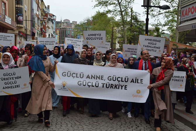 ak-partili-kadinlardan-rize’de-anneler-gunu-yuruyusu03.jpg