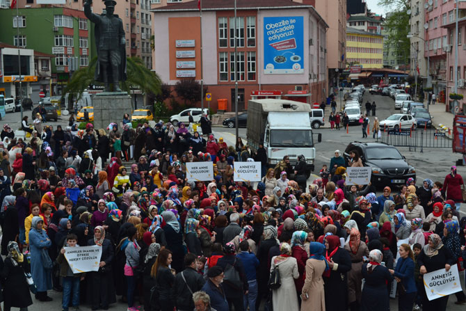 ak-partili-kadinlardan-rize’de-anneler-gunu-yuruyusu14.jpg
