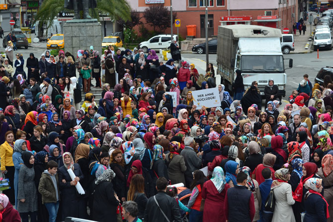 ak-partili-kadinlardan-rize’de-anneler-gunu-yuruyusu15.jpg