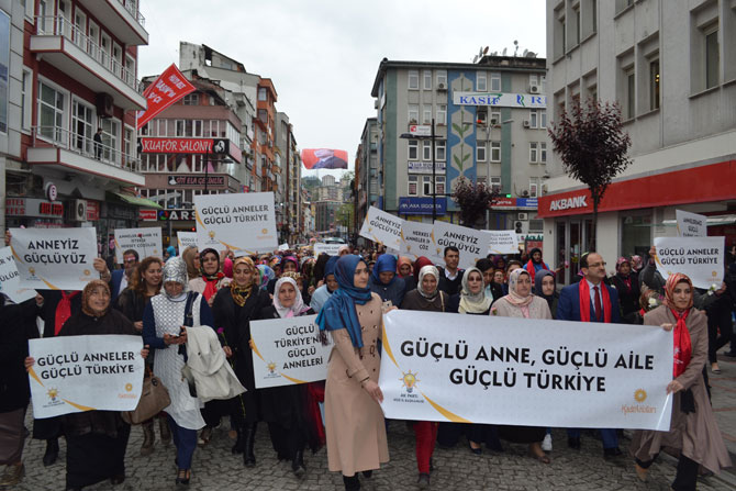 ak-partili-kadinlardan-rize’de-anneler-gunu-yuruyusu19.jpg