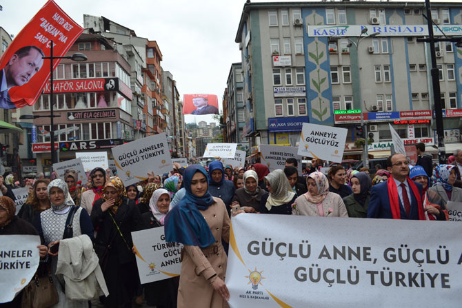 ak-partili-kadinlardan-rize’de-anneler-gunu-yuruyusu20-001.jpg
