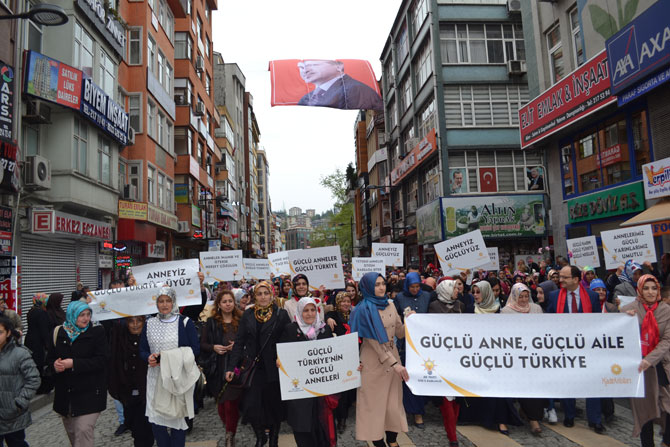 ak-partili-kadinlardan-rize’de-anneler-gunu-yuruyusu21.jpg