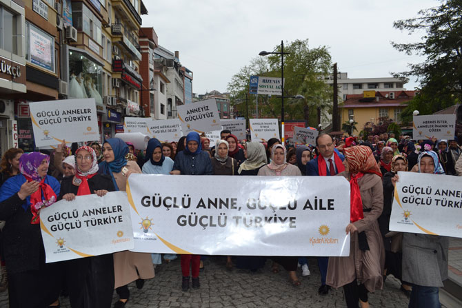 ak-partili-kadinlardan-rize’de-anneler-gunu-yuruyusu24.jpg