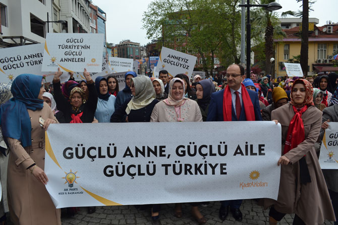 ak-partili-kadinlardan-rize’de-anneler-gunu-yuruyusu25.jpg